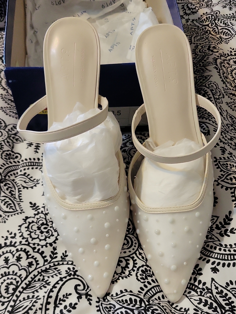 Apt. 9 Women's Cream Pointed Toe Pearl-Embellished Mules Size 8.5